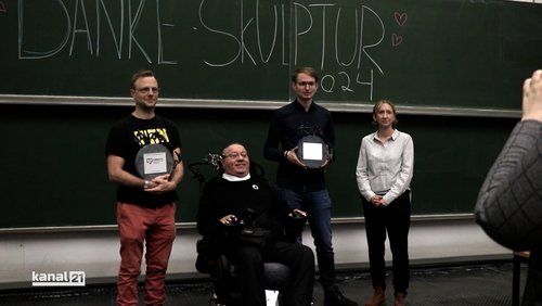 Danke-Skulptur für "Correctiv" und das deutsche Studierendenwerk