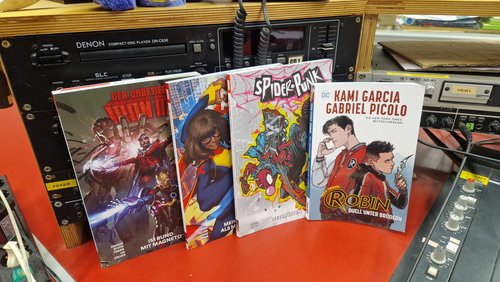 Kunststoff - Comic-Talk: Ms. Marvel, Teen Titans, Iron Man